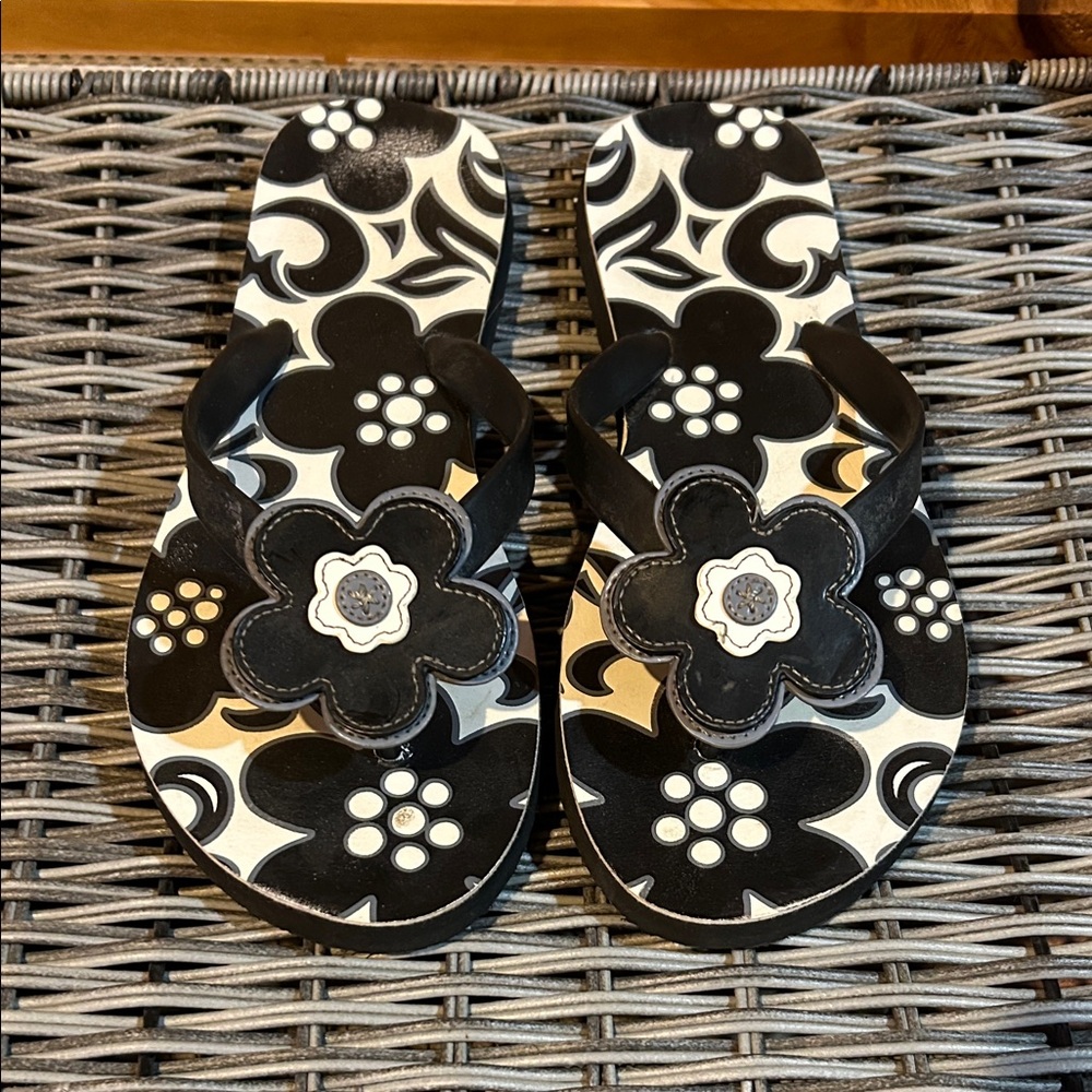 Vera Bradley flip flops